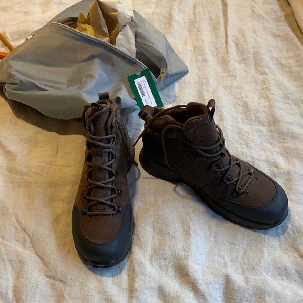 Ugg emmitt leather waterproof boots 10